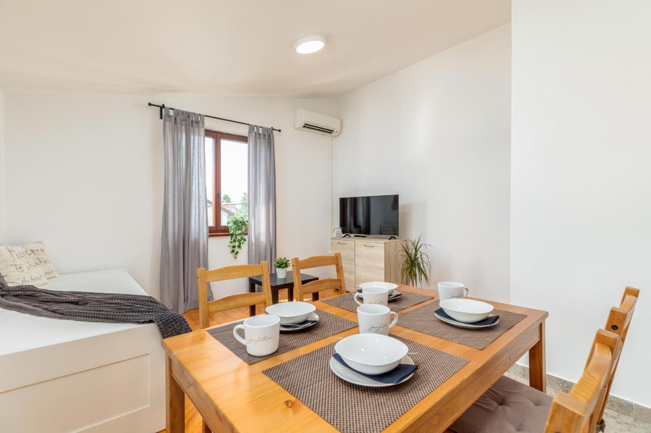 Apartment Tesic Close To The Sea With Shared 4Xbicycles Fažana Eksteriør billede