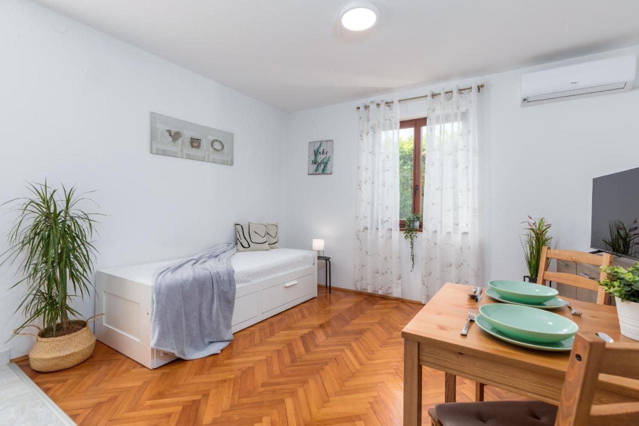 Apartment Tesic Close To The Sea With Shared 4Xbicycles Fažana Eksteriør billede