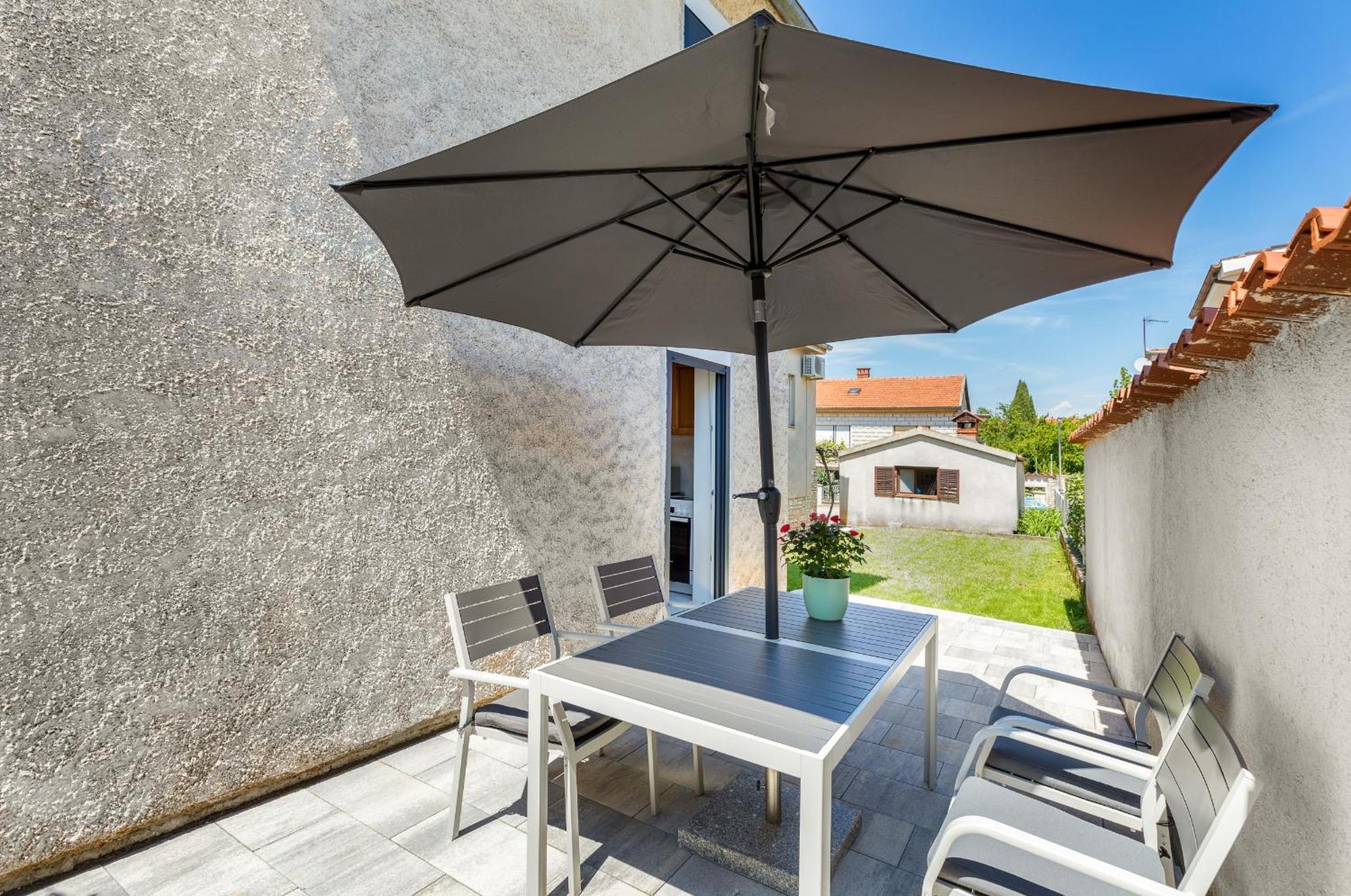Apartment Tesic Close To The Sea With Shared 4Xbicycles Fažana Eksteriør billede