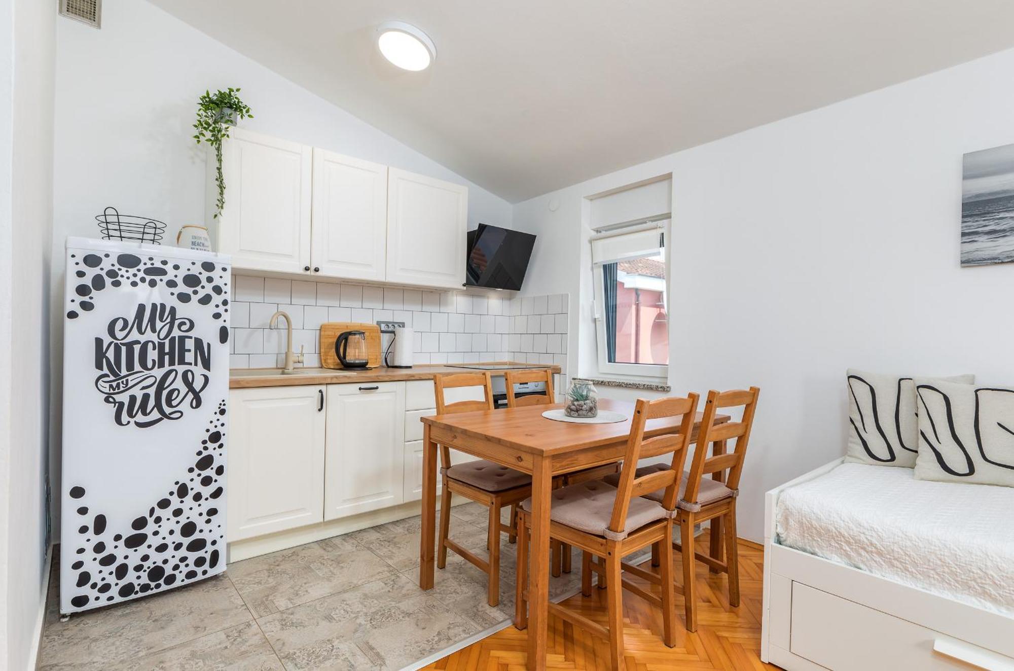 Apartment Tesic Close To The Sea With Shared 4Xbicycles Fažana Eksteriør billede