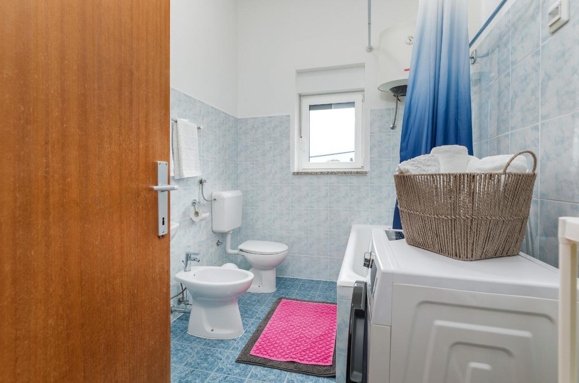 Apartment Tesic Close To The Sea With Shared 4Xbicycles Fažana Eksteriør billede